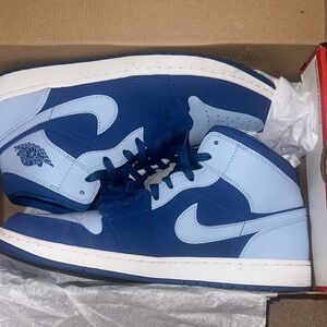 Jordan Athletic Shoes in Blue and White